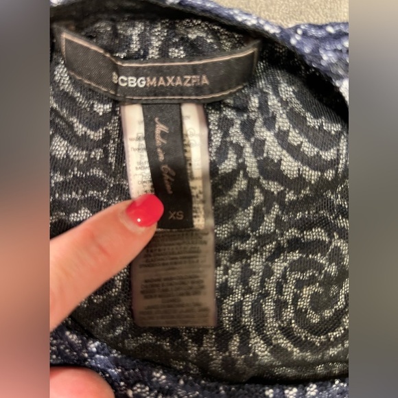 Womens BCBG MAXAZRIA Serena Lace Peplum Top XSMALL Dark Navy Combo Spiral Lace - Picture 4 of 5